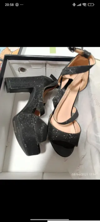 Zapatos de fiesta negros brillantes