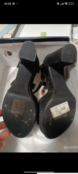 Zapatos de fiesta negros brillantes