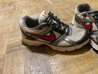 Tenis Nike Vintage Beige y Rojo