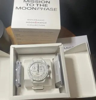 Swatch x Omega Moonswatch Snoopy