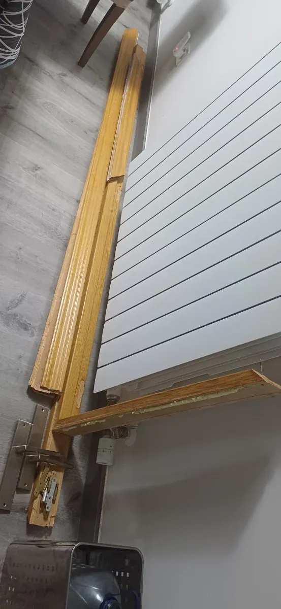 Puerta de madera con cristal