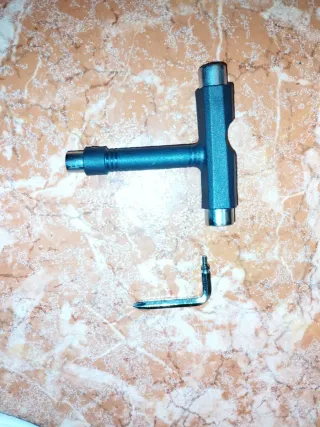 Skate/Patineta Nueva con Herramientas