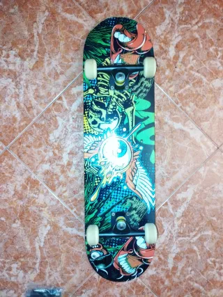 Skate/Patineta Nueva con Herramientas