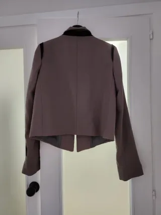 Chaqueta Zara Mujer Beige y Negra Tachuelas