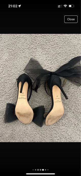 Tacones Jimmy Choo negros con lazo