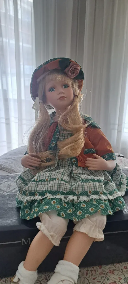 Muñeca de cerámica coleccionable,