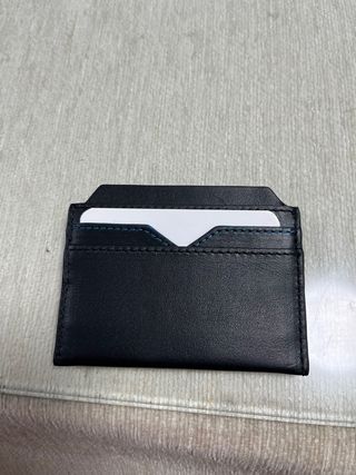 Tarjetero de piel negro