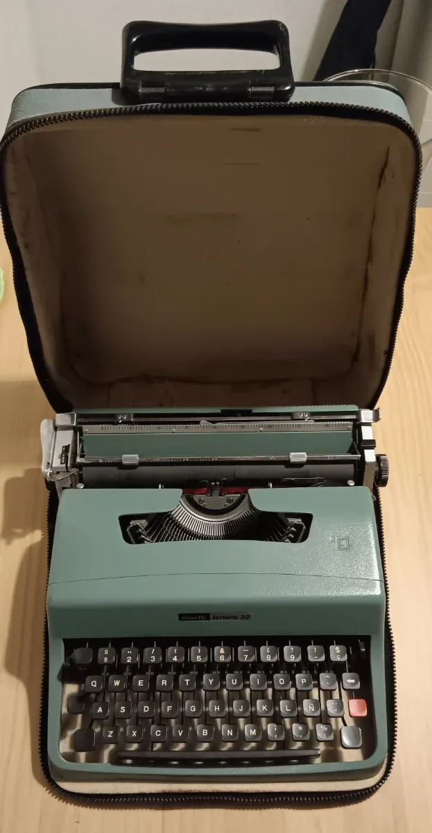 Máquina de escribir Olivetti Lettera 32