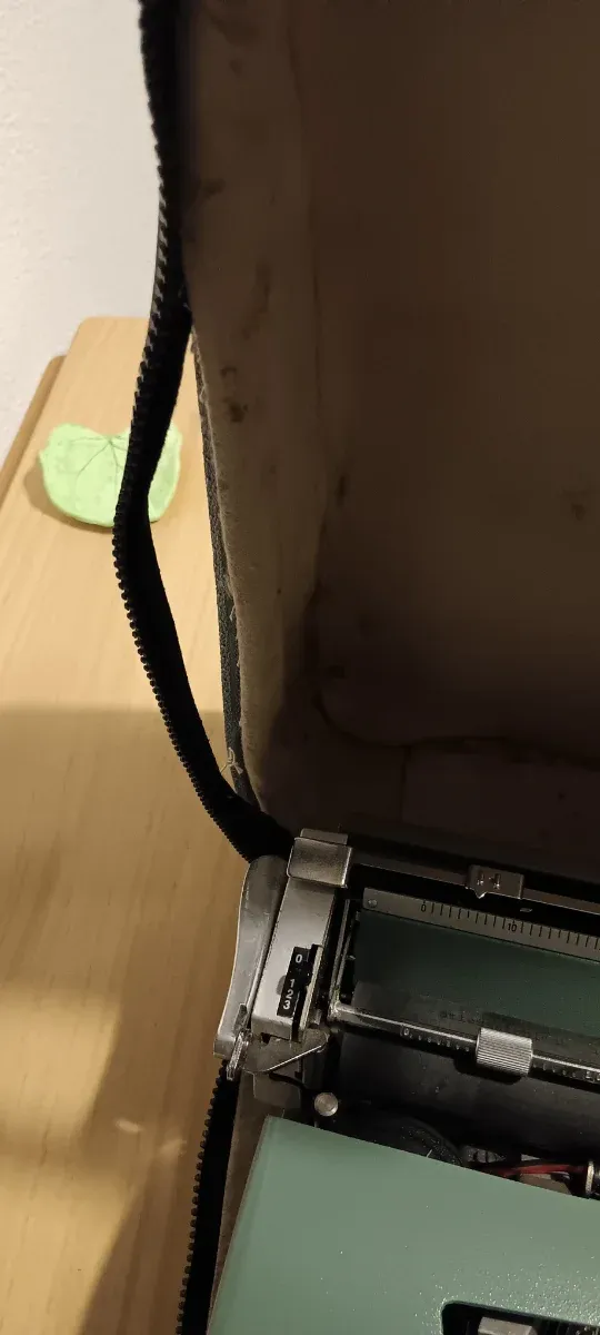 Máquina de escribir Olivetti Lettera 32