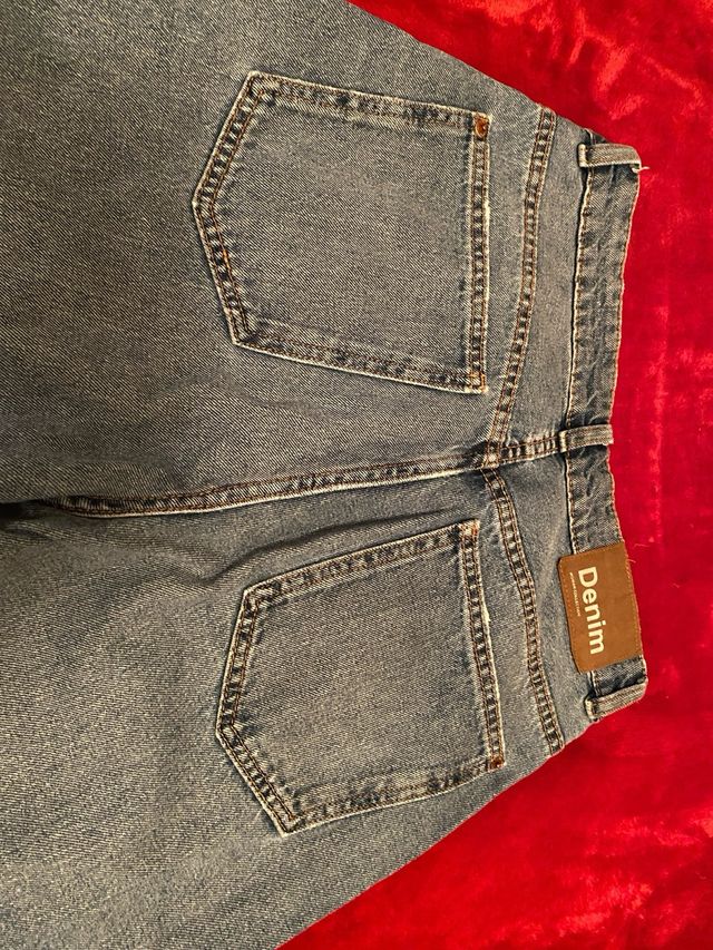 Vaqueros anchos, talle alto y corte recto