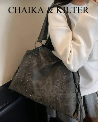 Bolso grande gris tachuelas