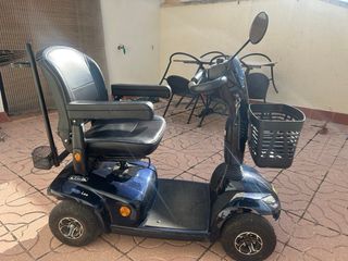 Scooter o moto eléctrica. Marca “Leo” del año 2022