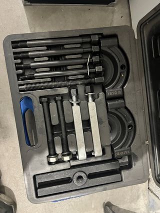 Extractor de rodamientos YATO con guillotina