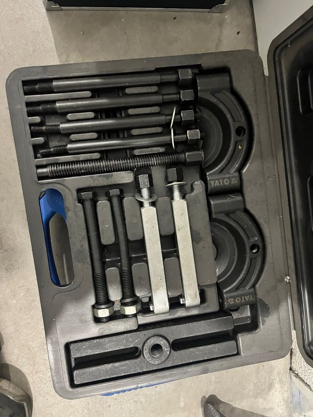 Extractor de rodamientos YATO con guillotina