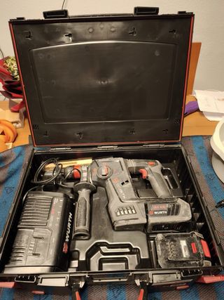 Taladro percutor Wurth con maletín y baterías