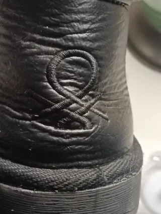 Botas Benetton niña negras con pelo. No envio