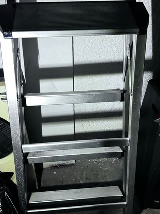 Escalera plegable de aluminio