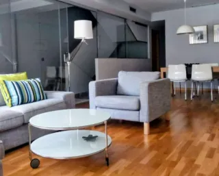 Tavolo da centro rotondo in vetro e acciaio. Come nuovo.