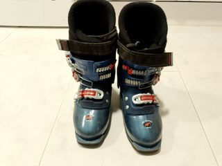 Esquís de travesía y botas.