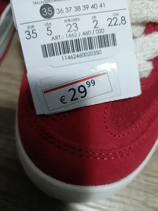 Playeras.Con etiqueta. Costó 30€