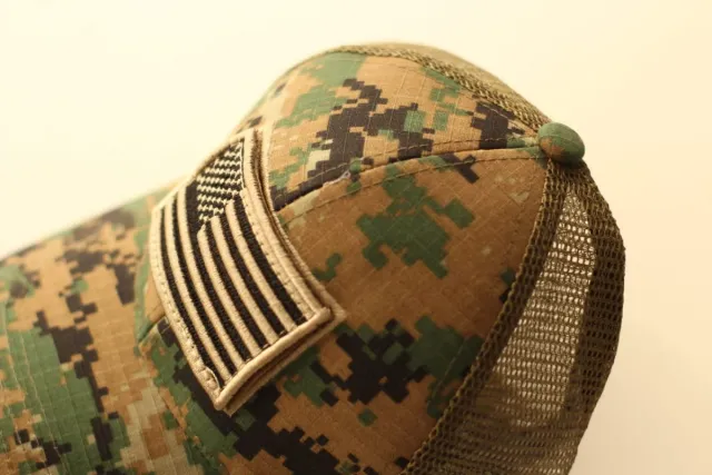 Gorra estilo militar con bandera USA