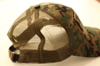 Gorra estilo militar con bandera USA