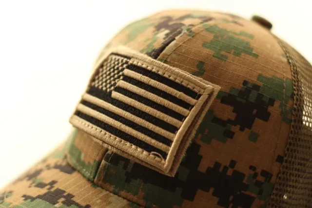 Gorra estilo militar con bandera USA