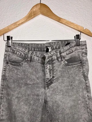 Pantalón H&M gris efecto lavado