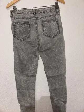 Pantalón H&M gris efecto lavado