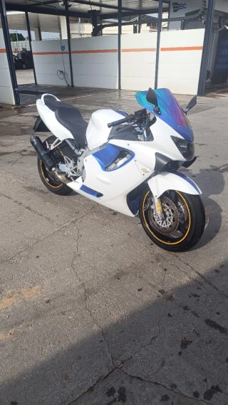 Honda CBR 600f4 Blanca y Azul