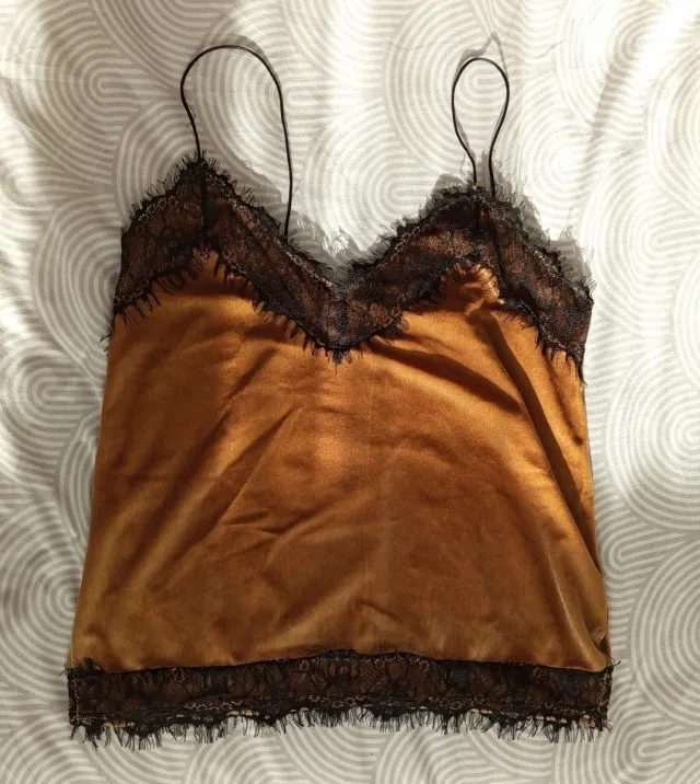 Top lencero terciopelo con encaje