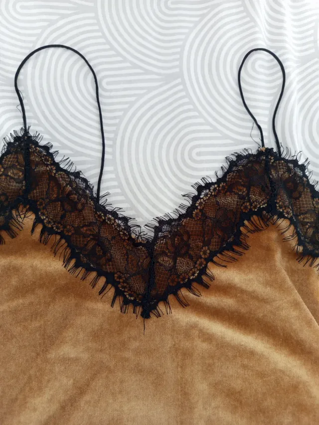 Top lencero terciopelo con encaje