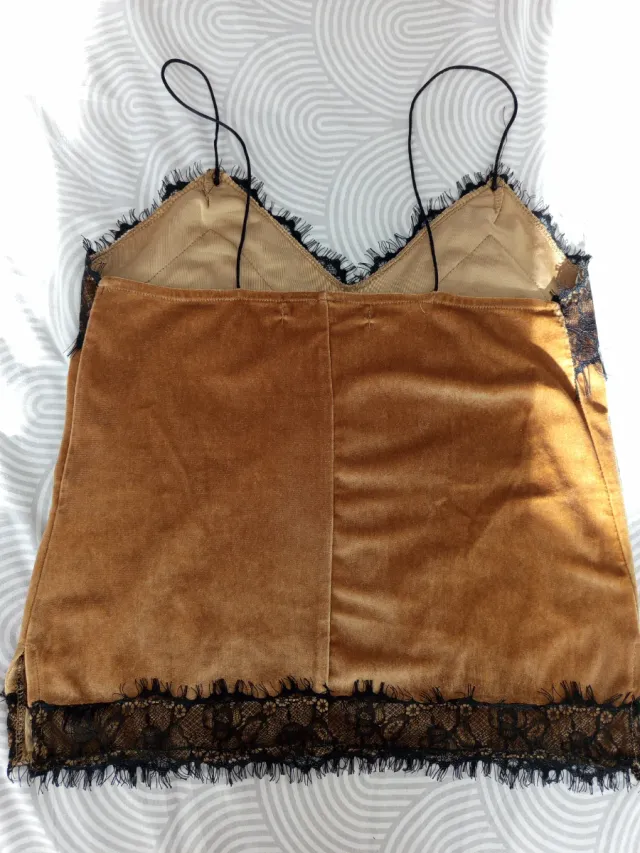 Top lencero terciopelo con encaje