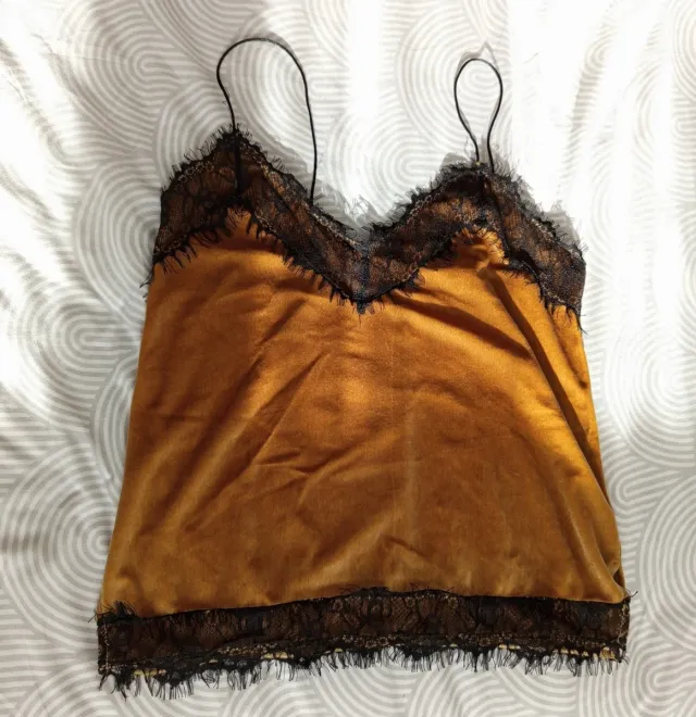 Top lencero terciopelo con encaje