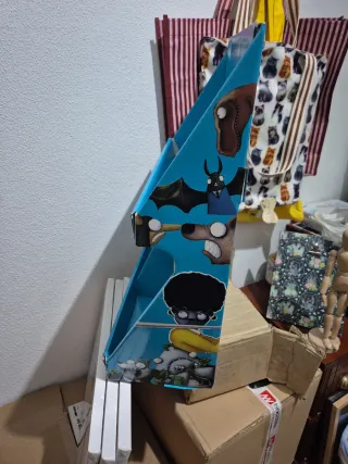 Expositor de libros vacío