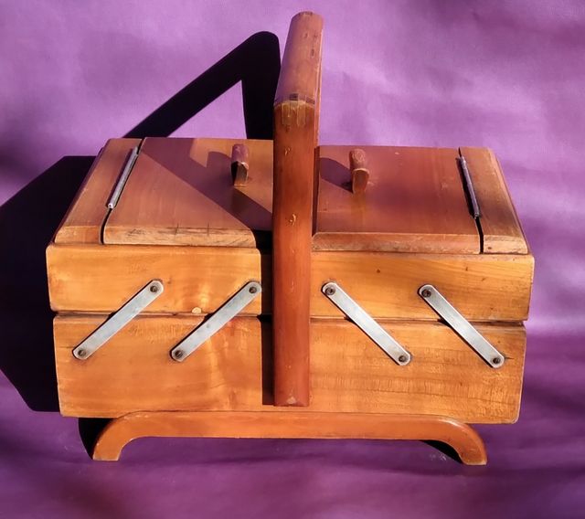 Scatola da cucito d"epoca in legno