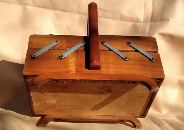 Scatola da cucito d"epoca in legno