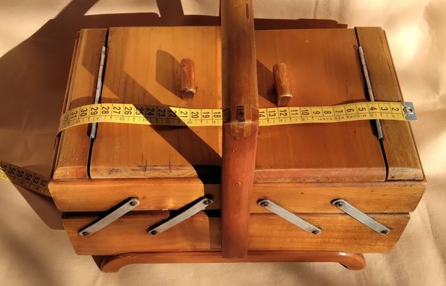 Scatola da cucito d"epoca in legno