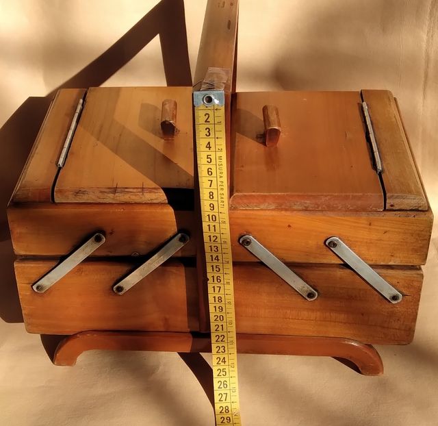 Scatola da cucito d"epoca in legno