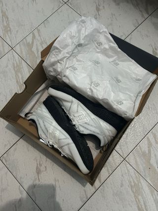 Caja New Balance Gris