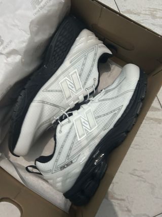 Caja New Balance Gris