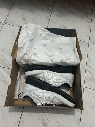 Caja New Balance Gris