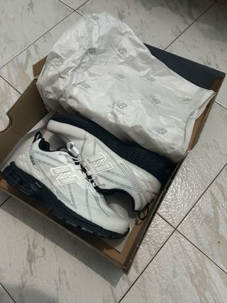Caja New Balance Gris