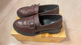 Mocasines burdeos mujer con hebilla