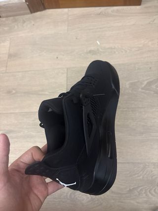 Jordan Retro 4 Negro