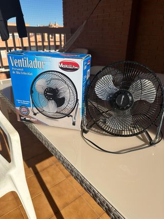 2 Ventiladores de Mesa Maxell y Habitex