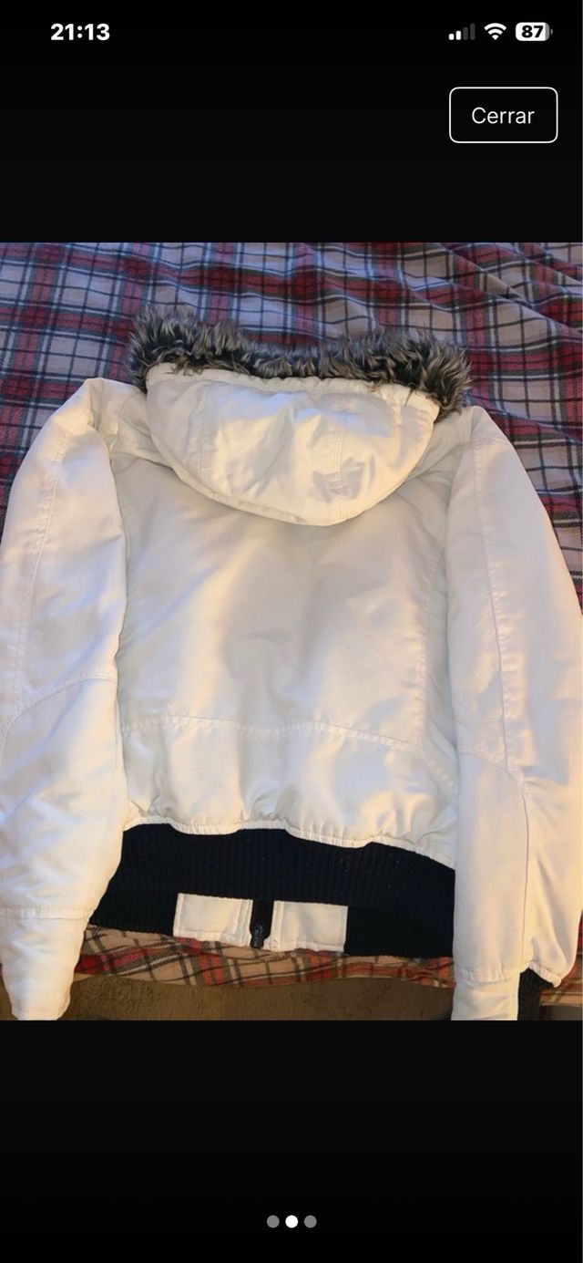 Cazadora Pull&Bear blanca con capucha