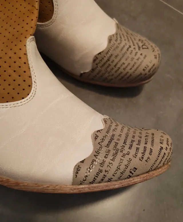 Botins de couro brancos e marrons tamanho 40