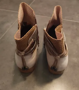 Botines de piel blancos y marrones talla 40
