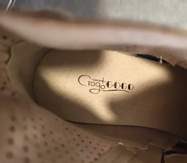 Botins de couro brancos e marrons tamanho 40